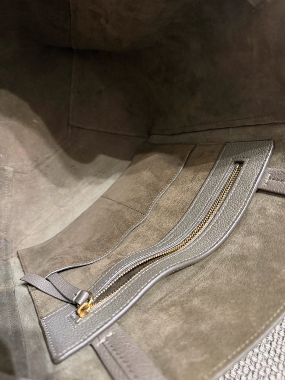 CELINE
Phantom leather handbag - Picture 5 of 9